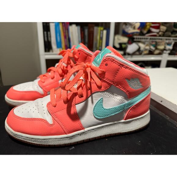 Nike Air Jordan 1 Mid Crimson Pulse Size 7y/W8.5 - 555112-814 - Picture 2 of 8